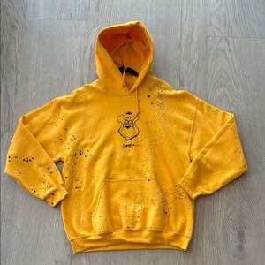 Yellow King Saladeen Bear Season Graphic Hoodie | L